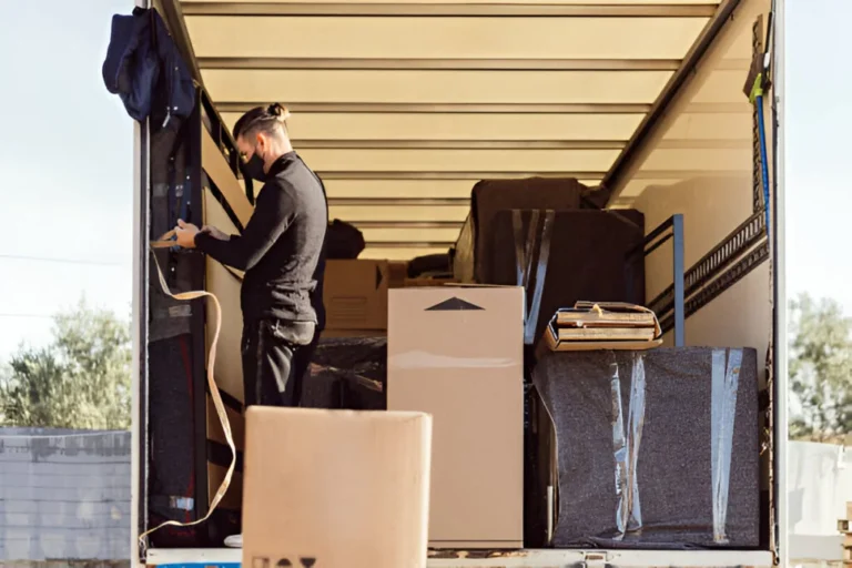 How a Local Removals Company Can Reduce Moving Stress
