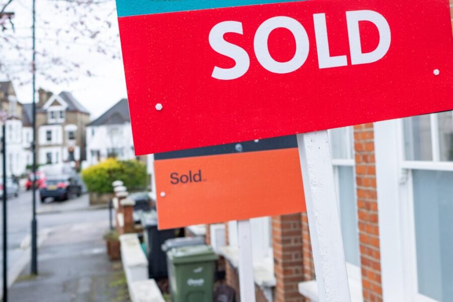 From Valuation to Completion: What an Estate Agent in St Albans Does for You